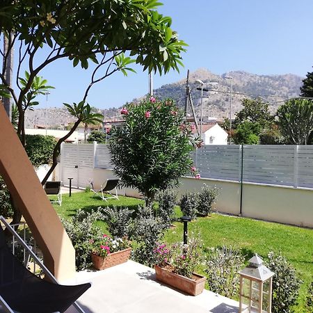 Mondello Felix - Appartamenti In Villa A 600M Dal Mare Exterior foto