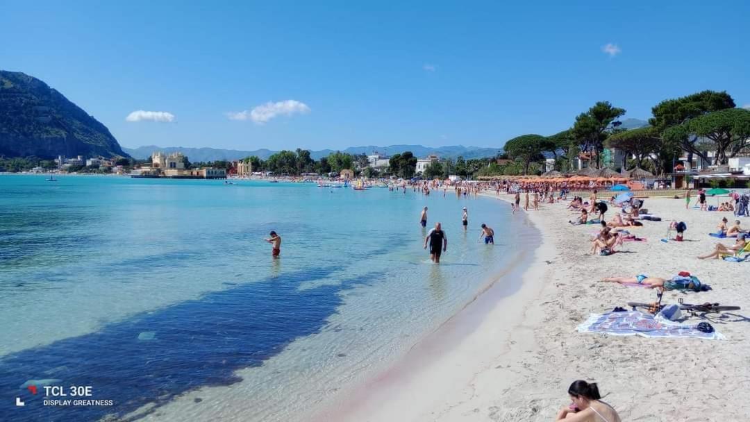 Mondello Felix - Appartamenti In Villa A 600M Dal Mare Exterior foto